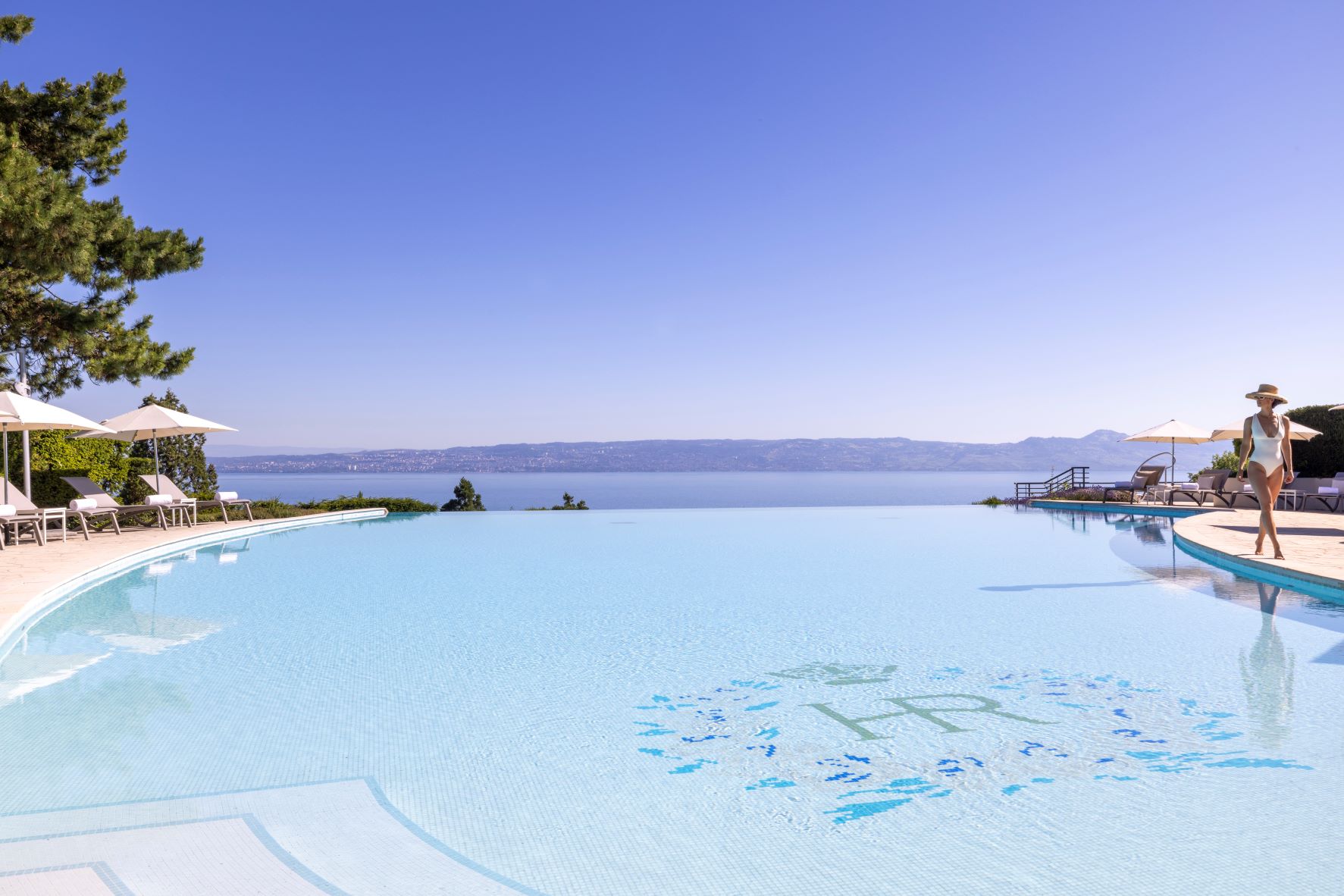 Piscine extérieure - Hôtel Royal Palace