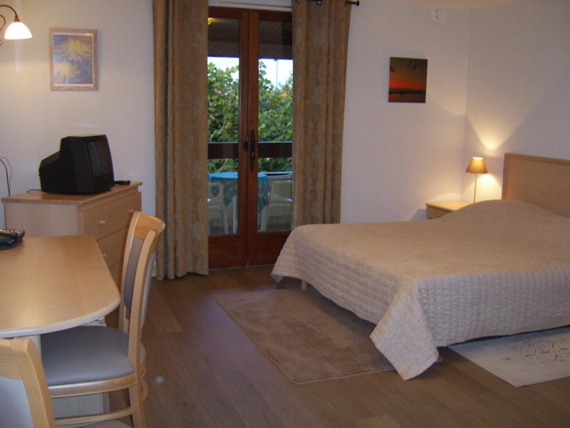 une chambre - © Hôtel Pavillons du Golf une chambre