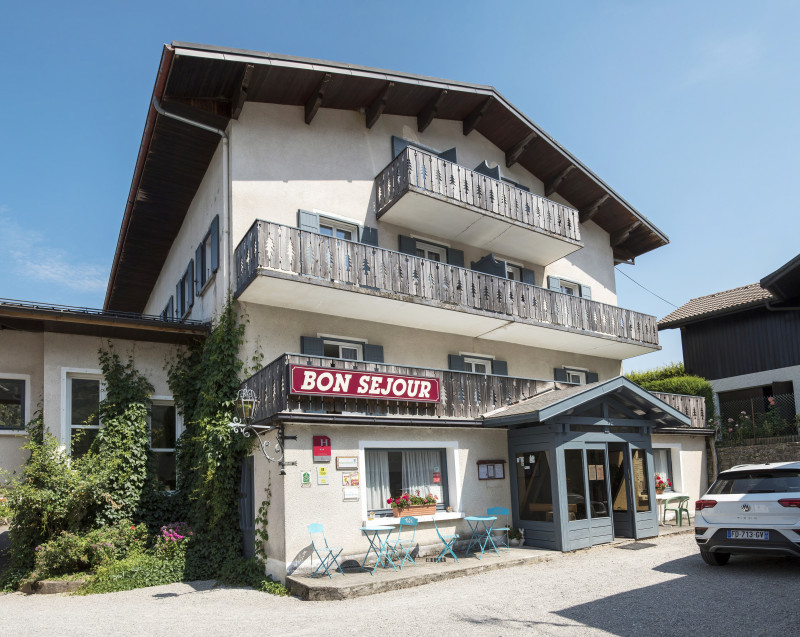 Façade extérieure en été Façade extérieure en été