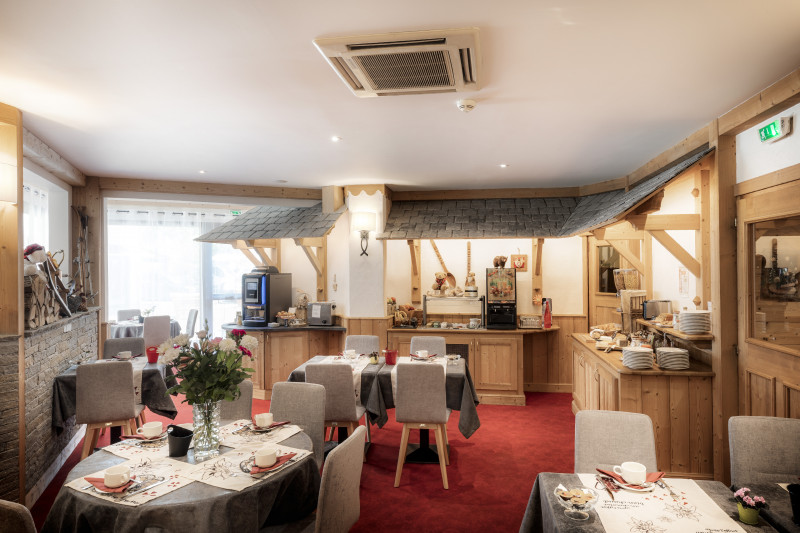 salle de petit-déjeuner - © Hôtel Littoral salle de petit-déjeuner