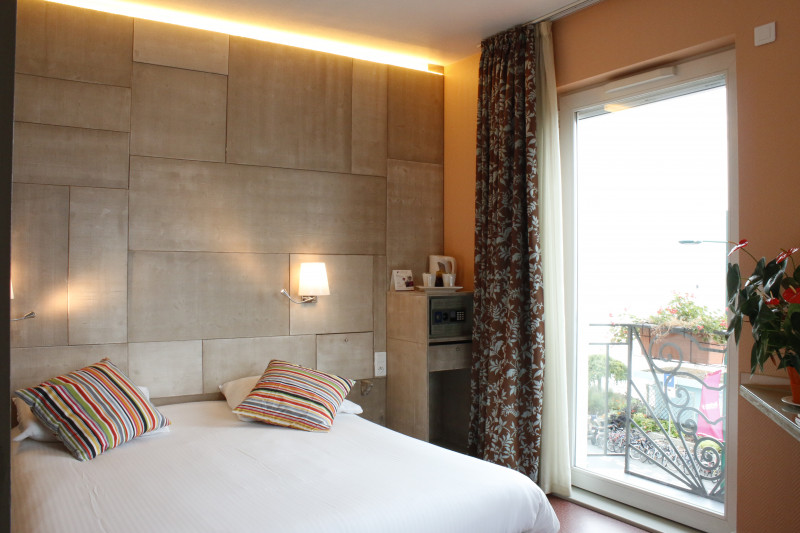 chambre latérale lac - © Hôtel Alizé Evian chambre latérale lac