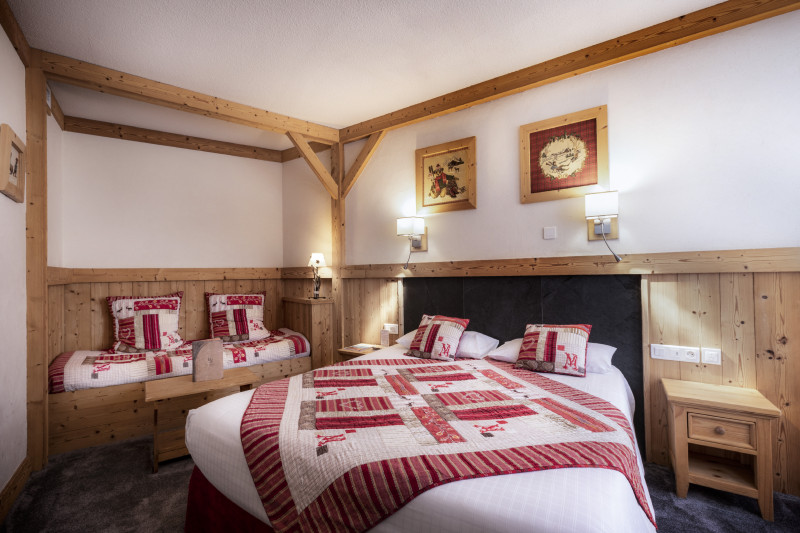Chambre familiale - © Hôtel le Littoral - Evian Chambre familiale