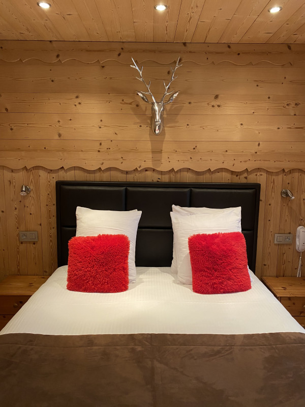 Chambre - © Hôtel Le Cro Bidou Chambre