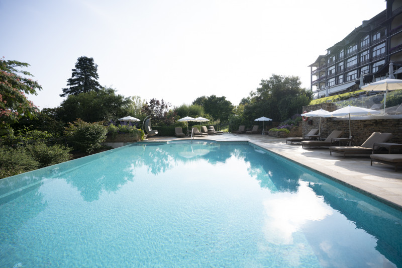 Hôtel Ermitage - piscine extérieure - © Evian Resort / Bielsa-Arto Hôtel Ermitage - piscine extérieure