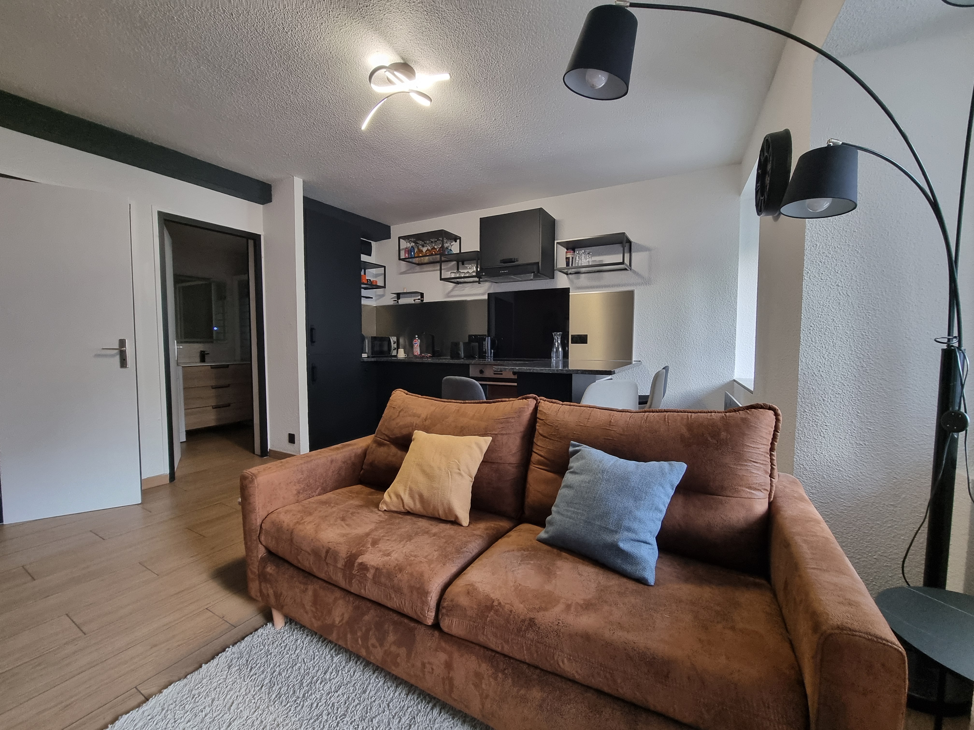 F2 flat of 34 m2 in a building_Évian-les-Bains