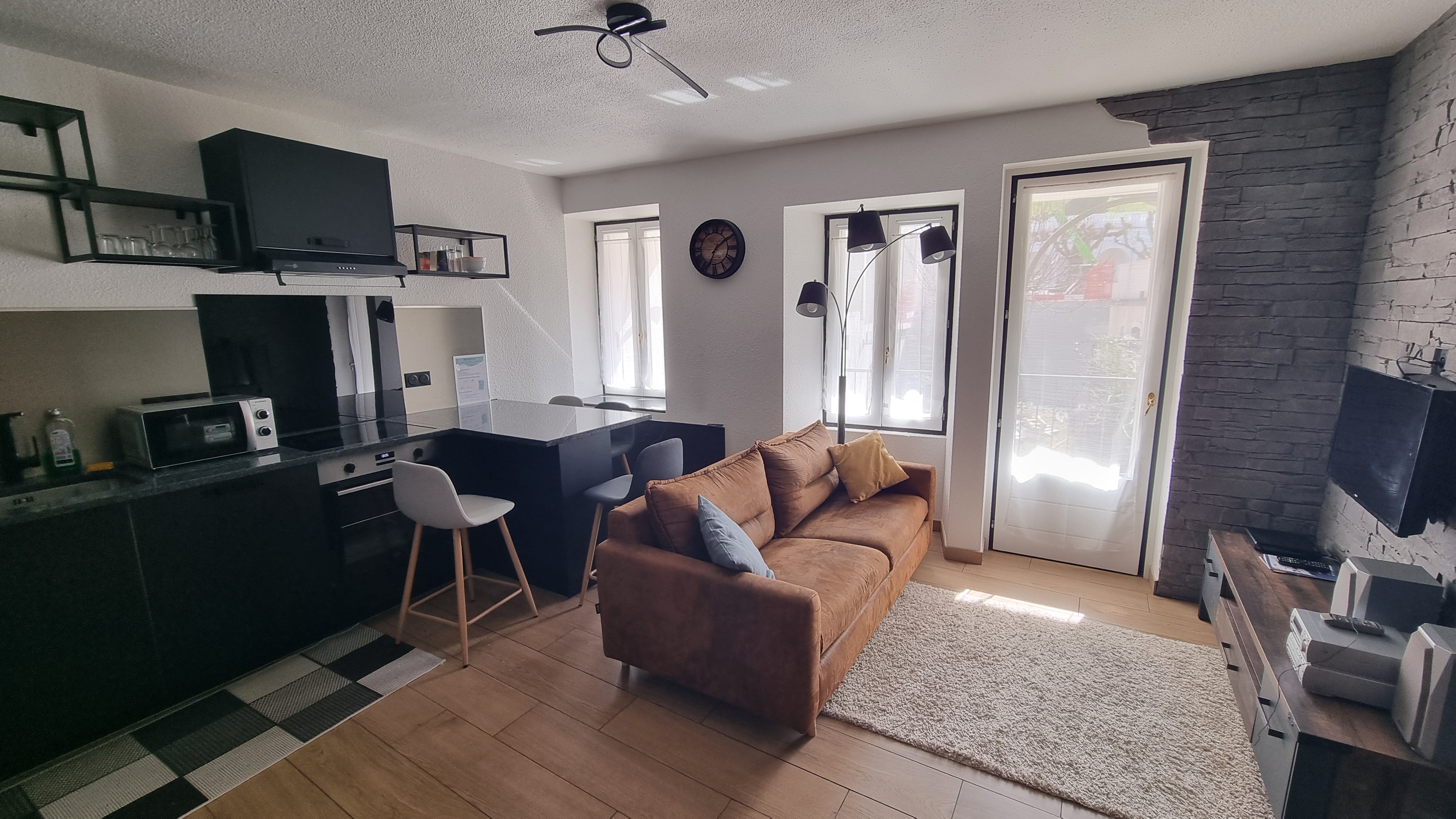 F2 flat of 34 m2 in a building_Évian-les-Bains