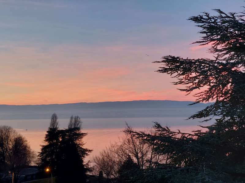 le_mirabeau_vue_sur_lac.jpg