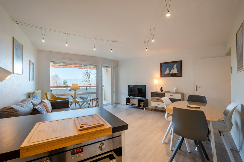 Pièce principale vue depuis coin cuisine Pièce principale vue depuis coin cuisine